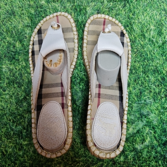 Burberry White Leather Espadrille Thong Wedge Sandals Check Size 39 . Box not in - Picture 2 of 13